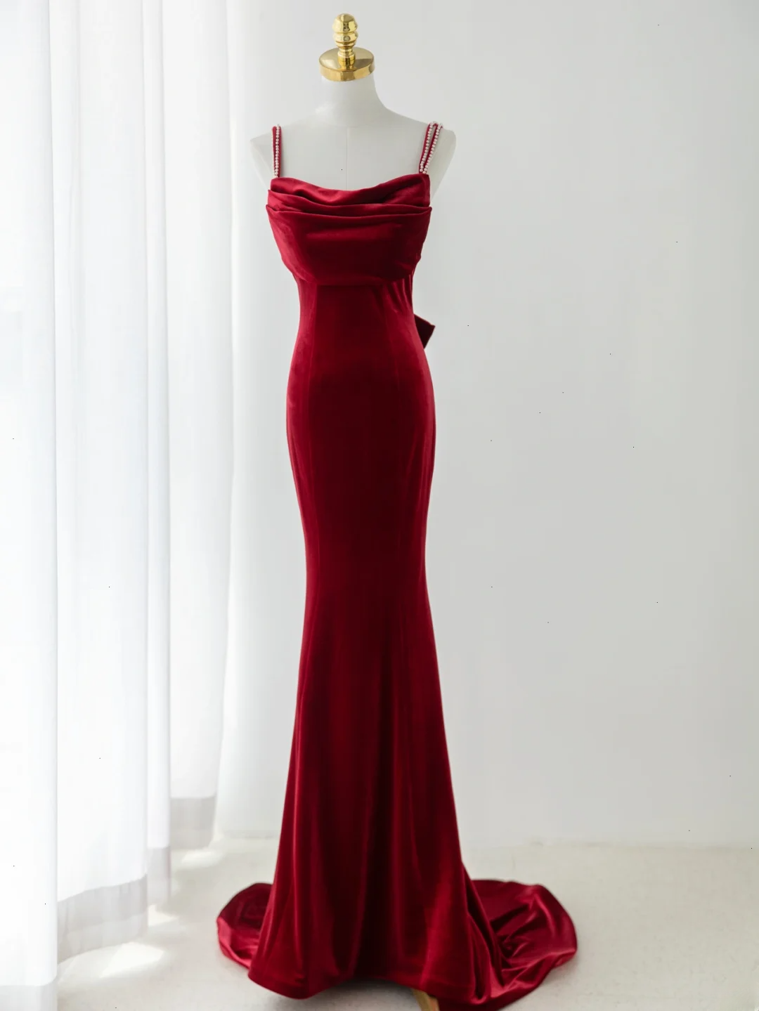 Robe de bal sirène sexy à fines bretelles en velours bordeaux foncé, style tendance pour adolescentes, robe de soirée, robe de bal AB1151