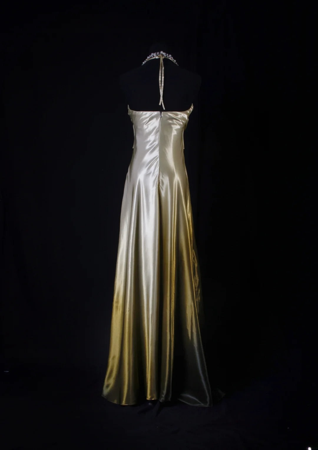 Robe de bal simple et esthétique, coupe trapèze, dos nu, en satin de soie orné de perles. Robe longue semi-formelle élégante pour lycéennes (AS181).