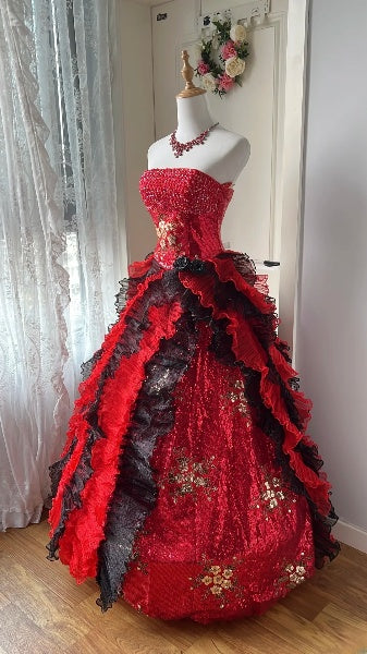 Rotes trägerloses Quinceanera-Ballkleid zum 15. Geburtstag mit gestuftem Tüll, RC0531