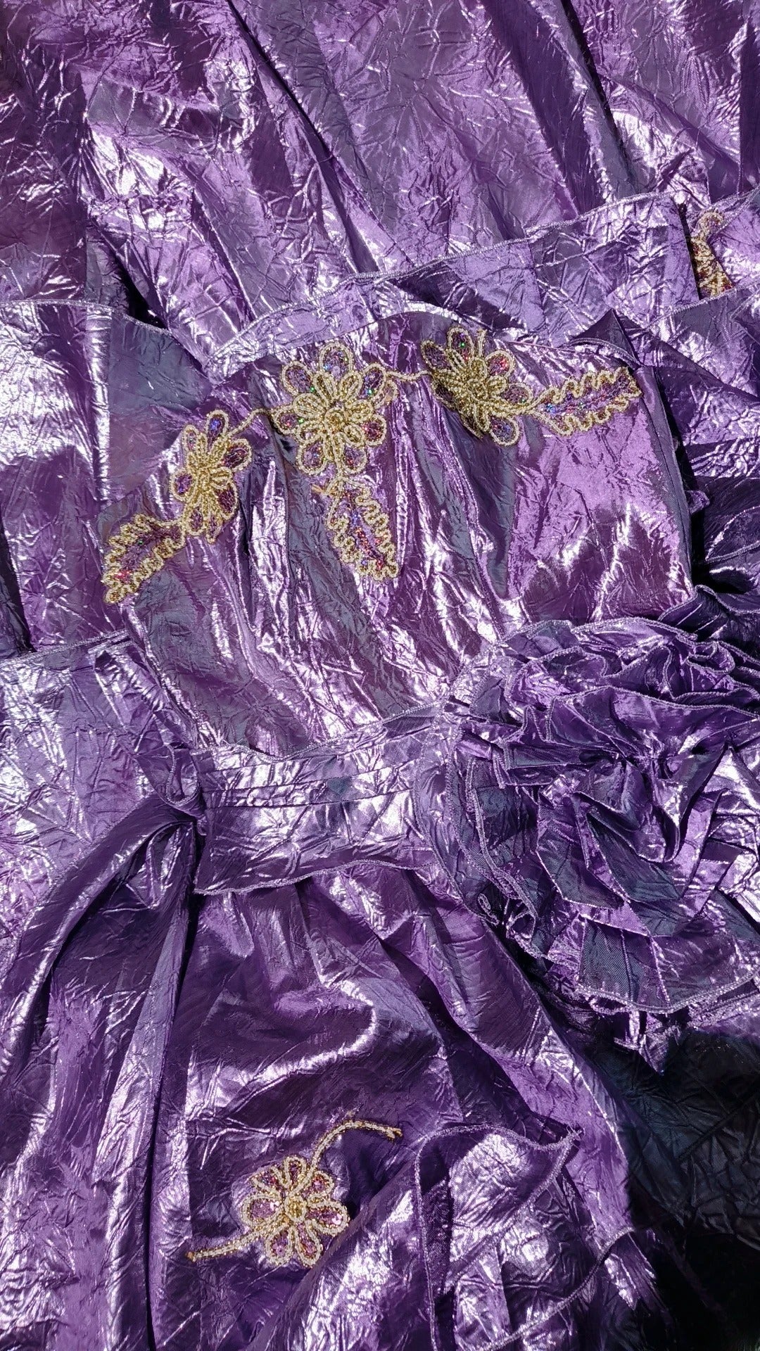 Charming Ball Gown Strapless Grape Long Quinceanera Dresses With Gold Lace For Sweet 15 15 Anos Celebration Birthday Formal Gown RB8840