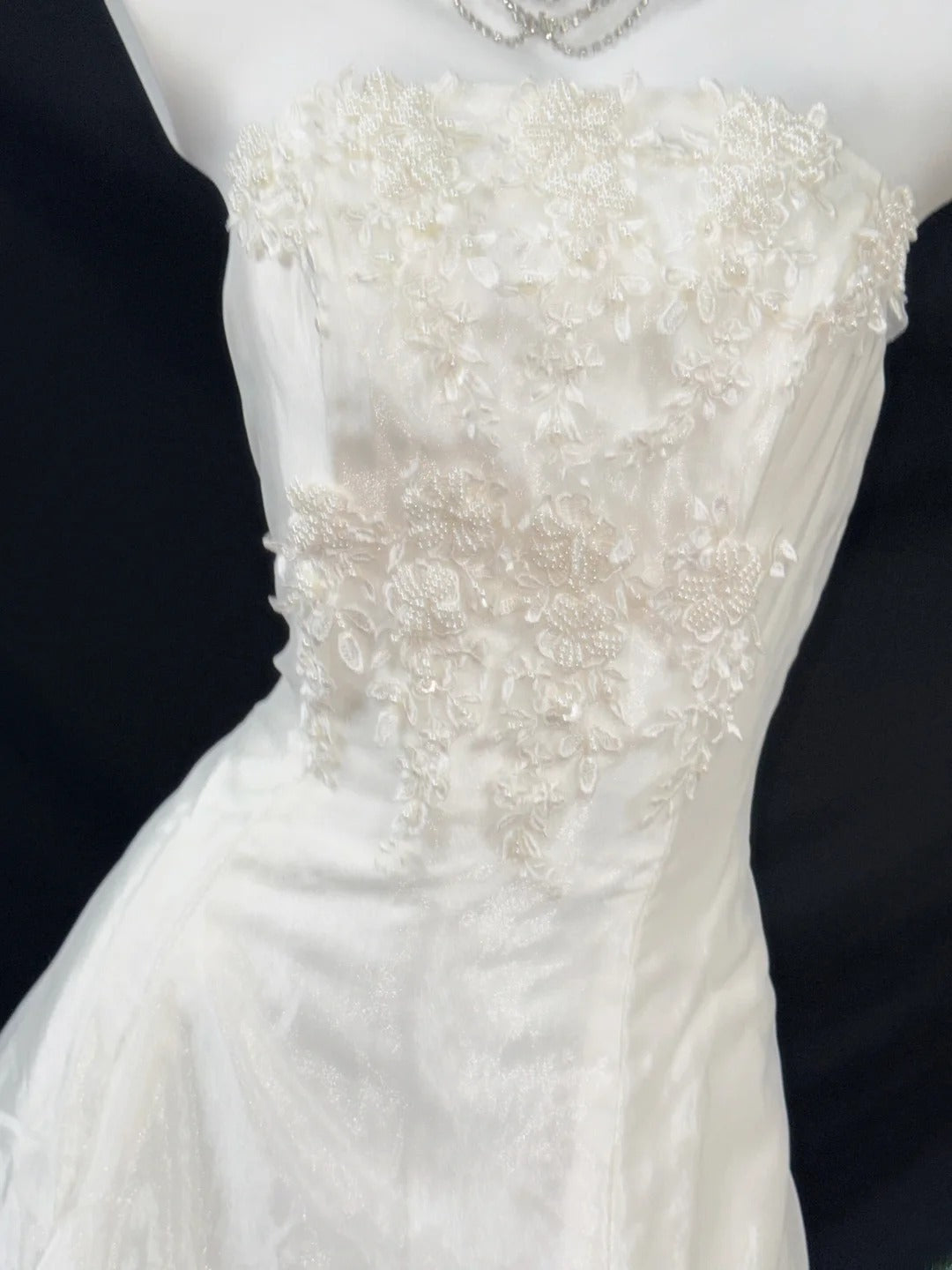 Classy Ball Gown Strapless White With Appliqued Lace Brides Gown Bridal Dress Long Poofy Wedding Dresses RB5789