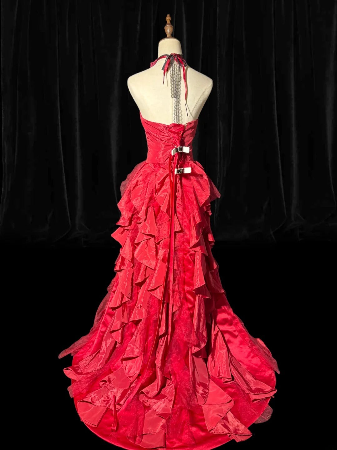 Robe de soirée longue et élégante en dentelle florale rose fuchsia, sans bretelles ni coutures apparentes, modèle AS186