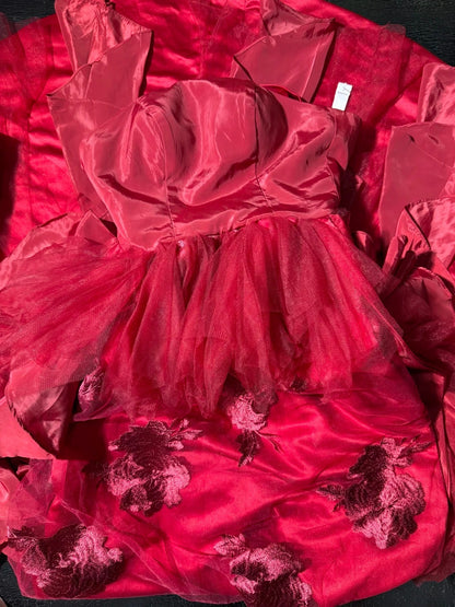 Robe de soirée longue et élégante en dentelle florale rose fuchsia, sans bretelles ni coutures apparentes, modèle AS186