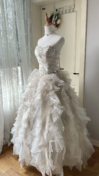 Elegant Sweet 16 Dress Long Sweetheart White Tiered Beading Ball Gown Sweet Sixteen Party Birthday Dresses RC0547