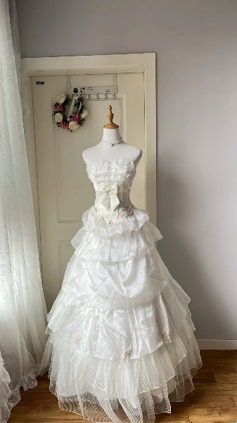Elegant Sweet 16 Dress Long Strapless White Tiered Beading Ball Gown Sweet Sixteen Party Birthday Dresses RC0548