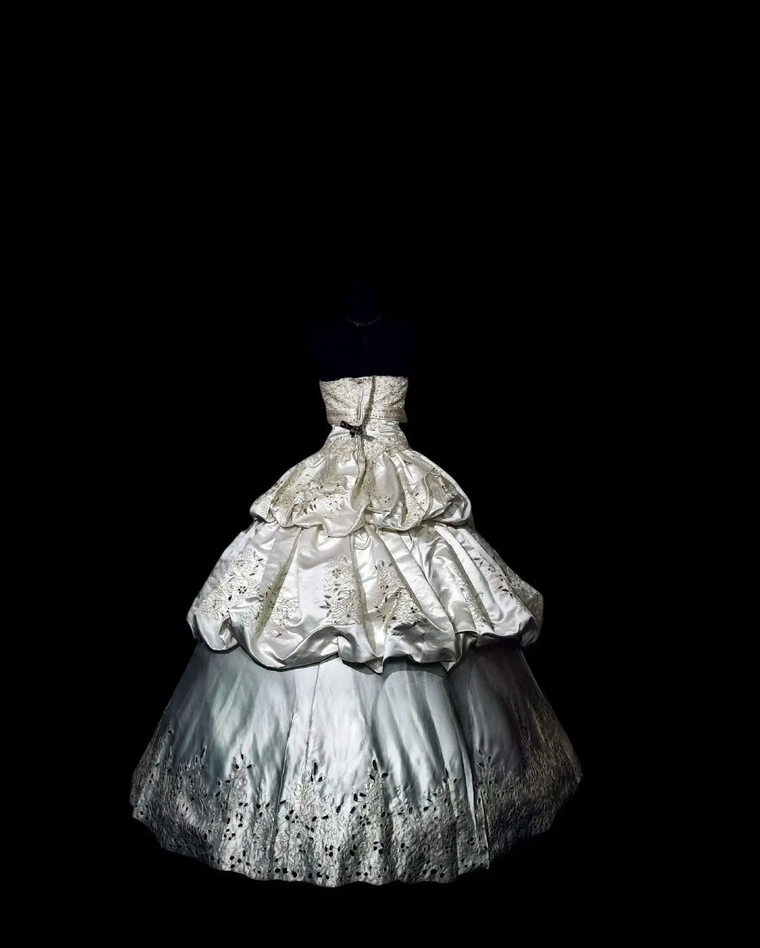 Charming Ball Gown Strapless Gray Long Quinceanera Dresses For Sweet 15 15 Anos Celebration Birthday Formal Gown RB8845