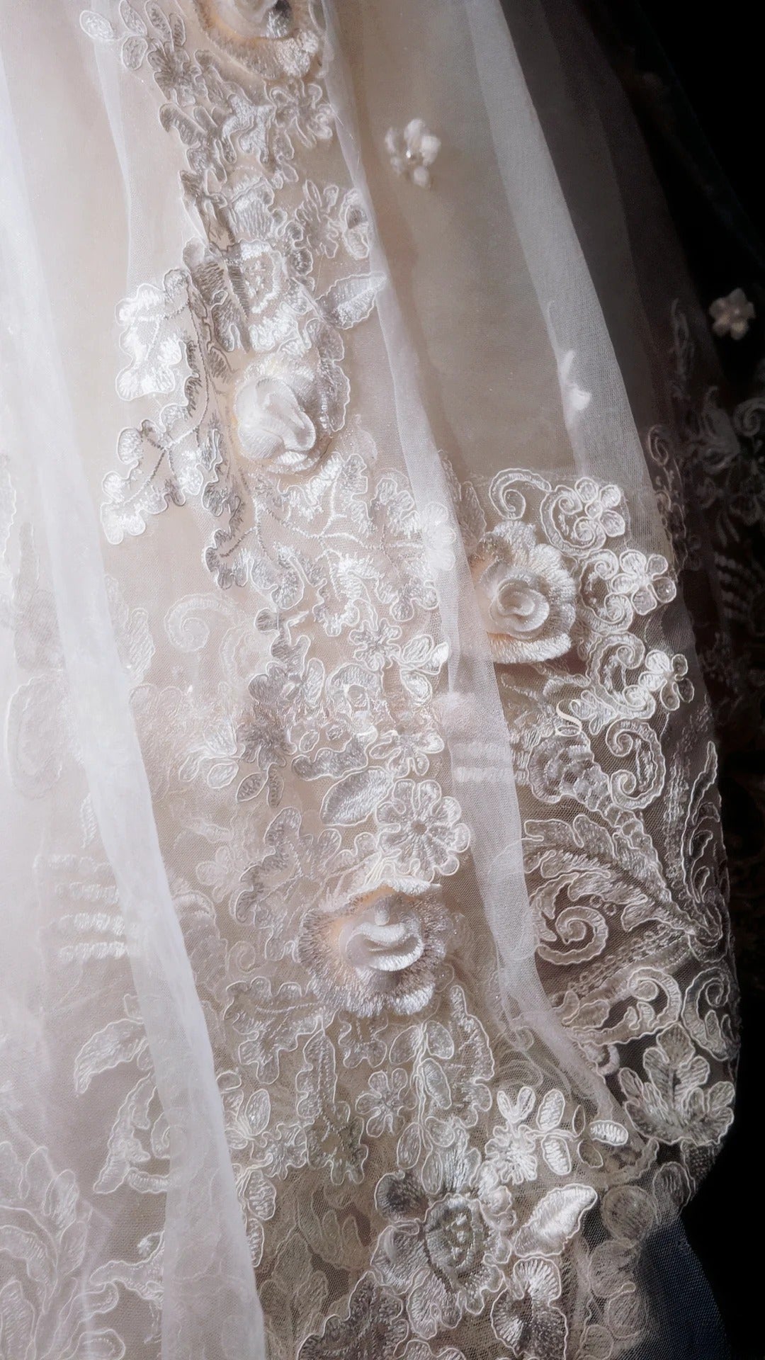 Vintage Wedding Dress Ball Gown Off Shoulder Appliques White With Lace Bridal Gown for Big Day RB9977