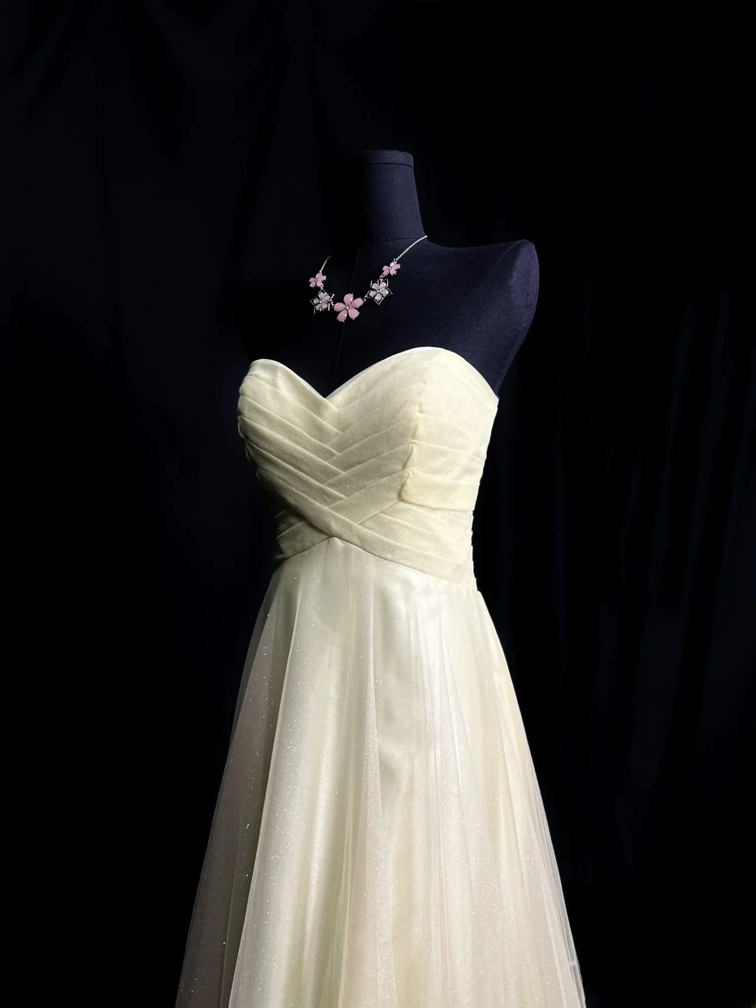 Chic Prom Dresses A line Sweetheart Light Yellow Tulle Sleeveless Long Formal Outfits RB6000
