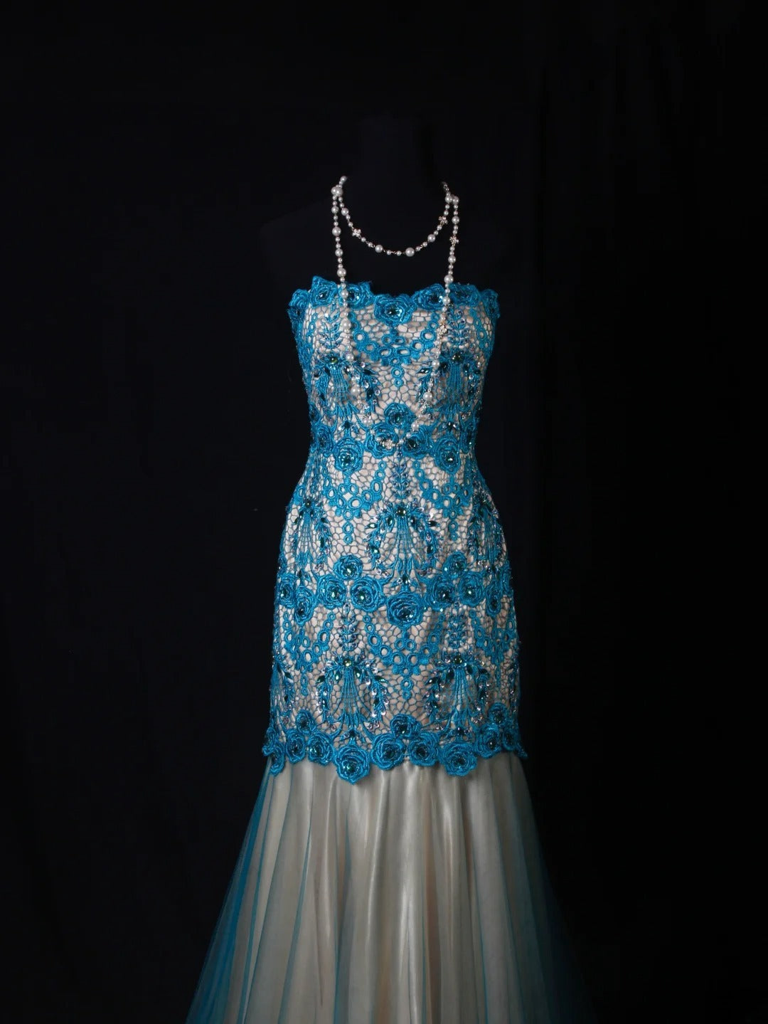 Robe de soirée sirène vintage années 50 en dentelle et tulle bleu ornée de perles, longue et élégante, style années 50, AS201