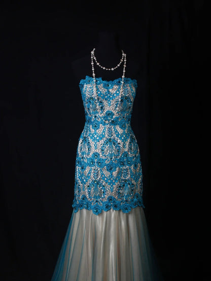 Robe de soirée sirène vintage années 50 en dentelle et tulle bleu ornée de perles, longue et élégante, style années 50, AS201