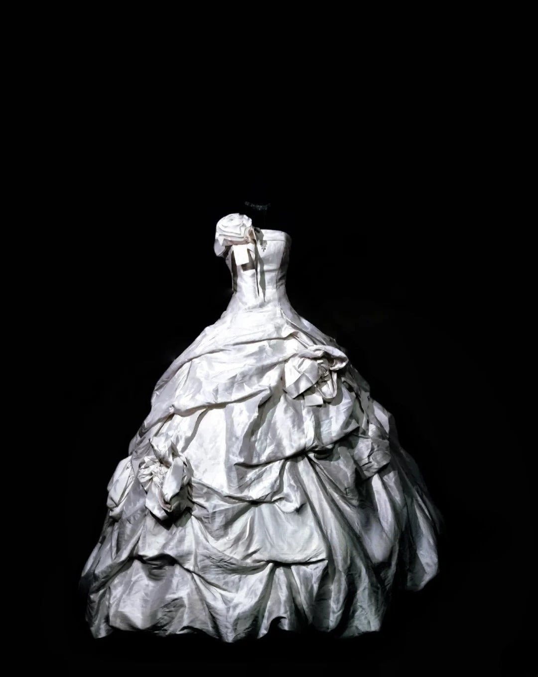 Ball Gown Strapless Silver Gray Long Quinceanera Dresses With Flowers For Sweet 15 15 Anos Celebration Birthday Formal Gown RB8853