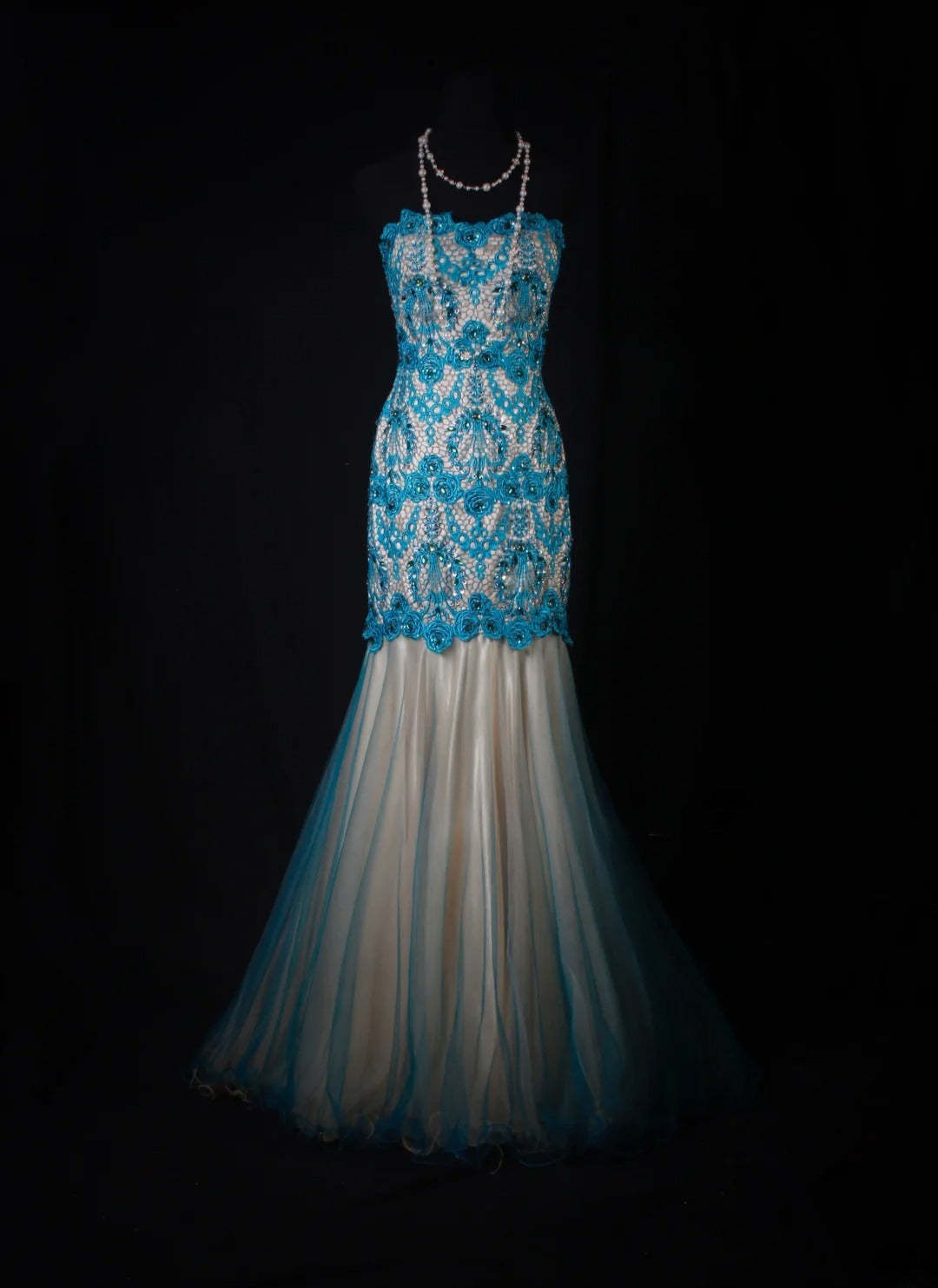 Robe de soirée sirène vintage années 50 en dentelle et tulle bleu ornée de perles, longue et élégante, style années 50, AS201