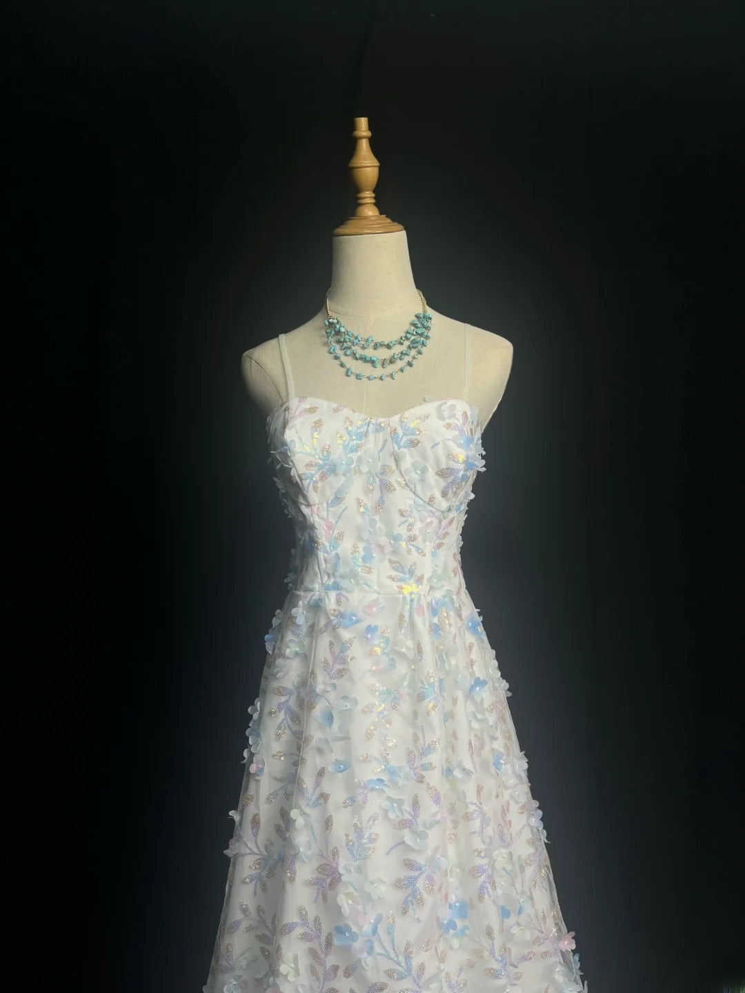 Chic Prom Dresses A line Spaghetti Strap White Sequin Sleeveless Long Formal Outfits RB6003