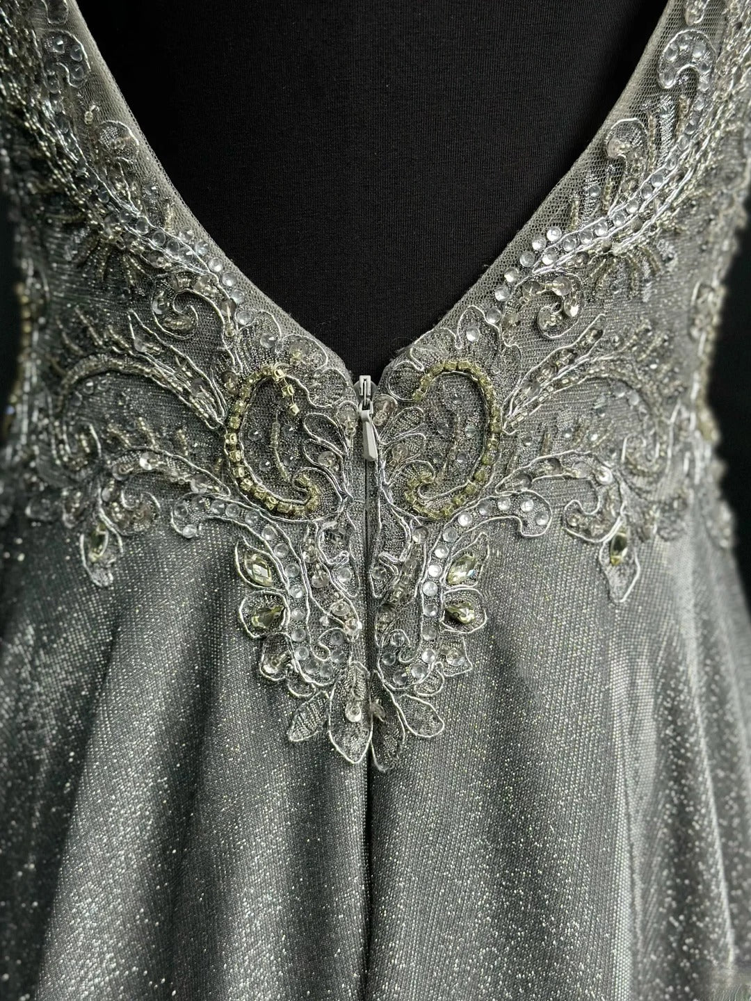 Sparkly Prom Dresses A line Scoop Grey Sequin With Beads Crystals Sleeveless Long Formal Outfits RB6008