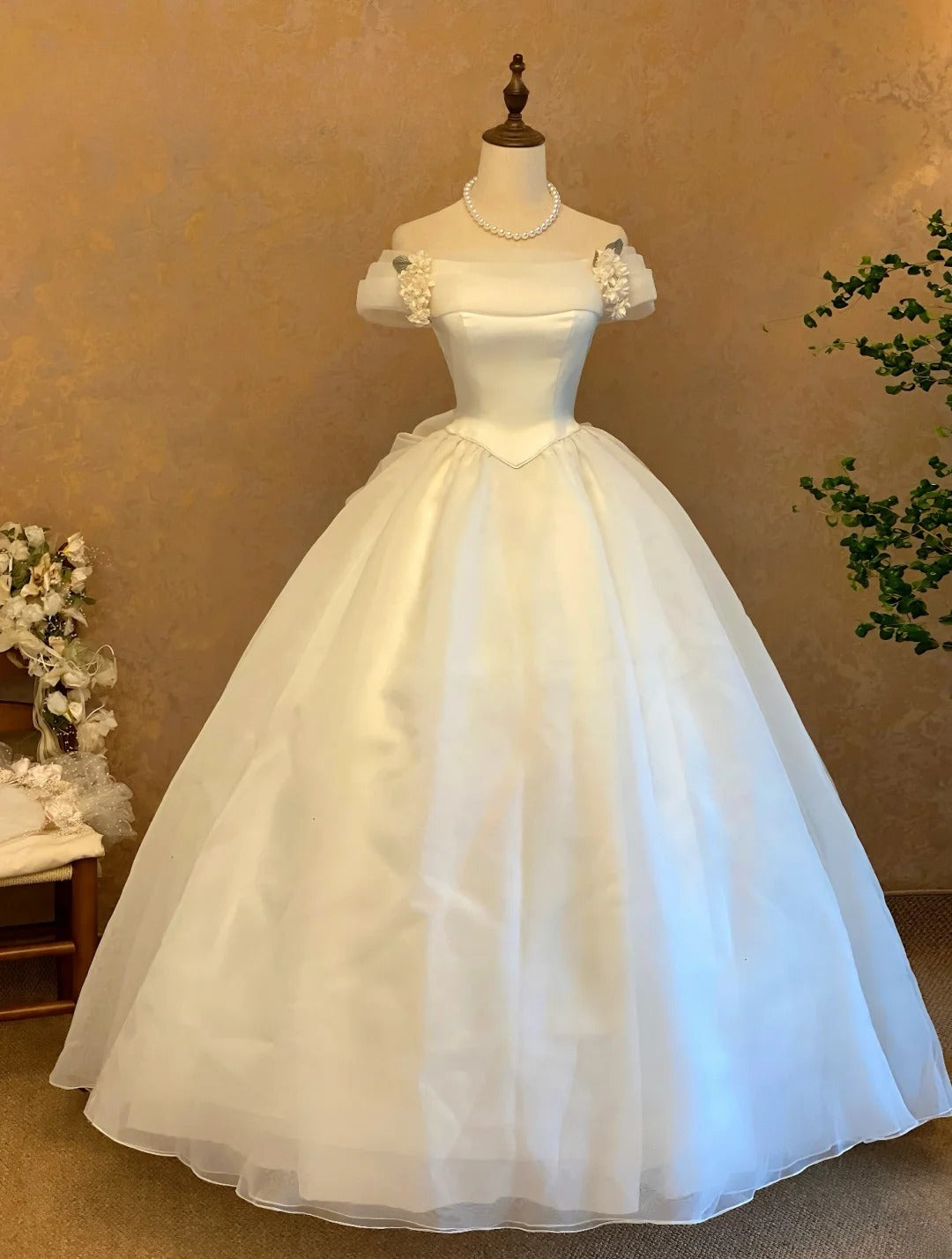 Elegant Floor Length Wedding Dress Classic White With Sleeves Off Shoulder Bridal Gown for Big Day RB9137