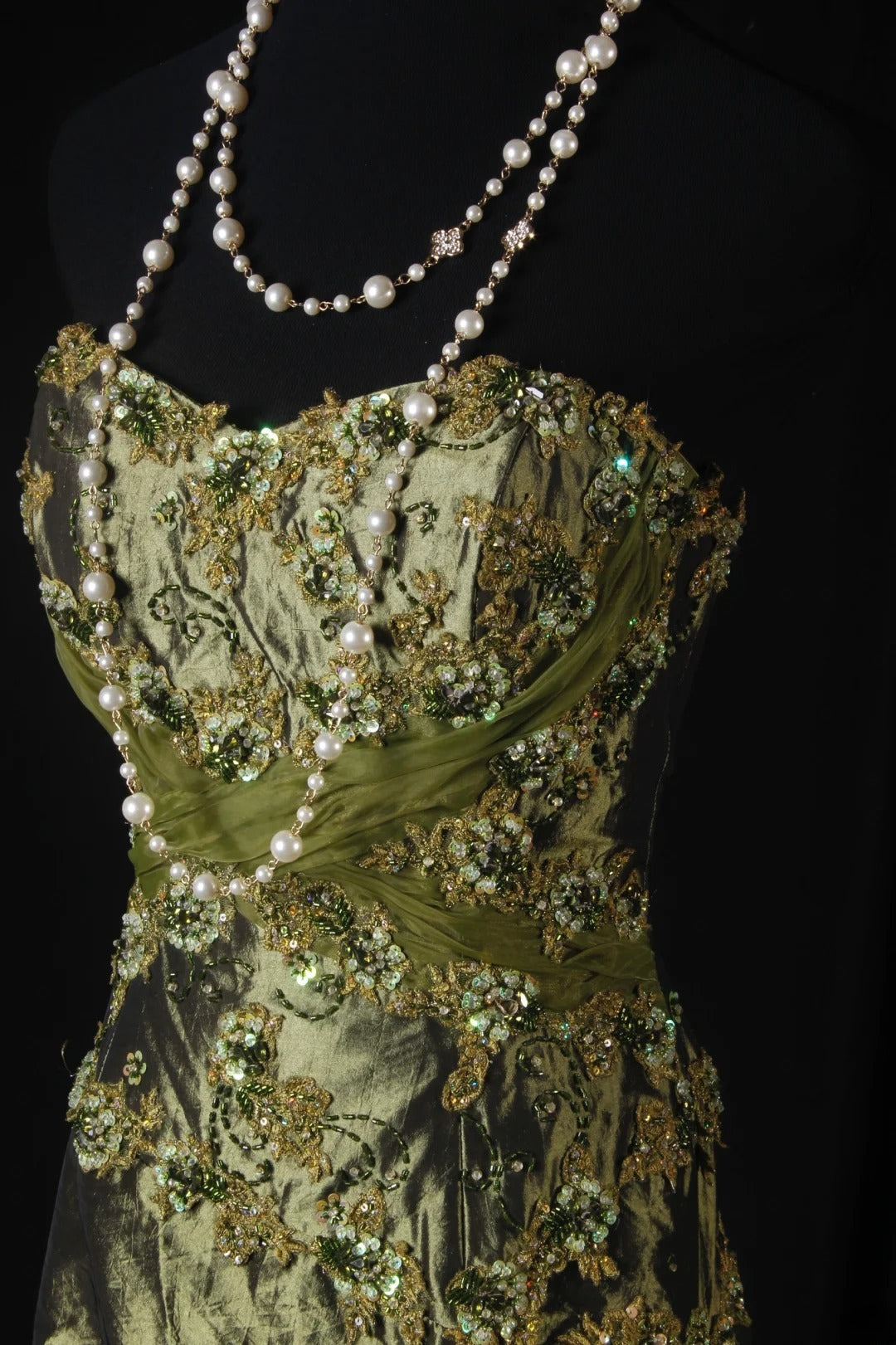 Robe de soirée sirène vintage années 1950 en taffetas vert olive ornée de perles, longue et élégante, style années 1950, AS211