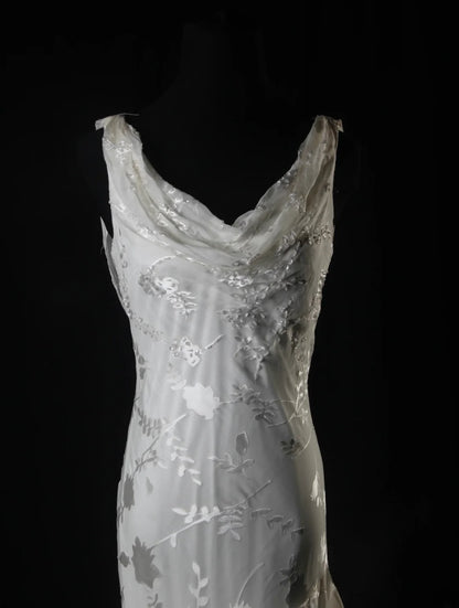Robe de bal élégante années 1950, style sirène, col bénitier, en mousseline gris argenté ornée de perles, robe de soirée longue vintage AS213