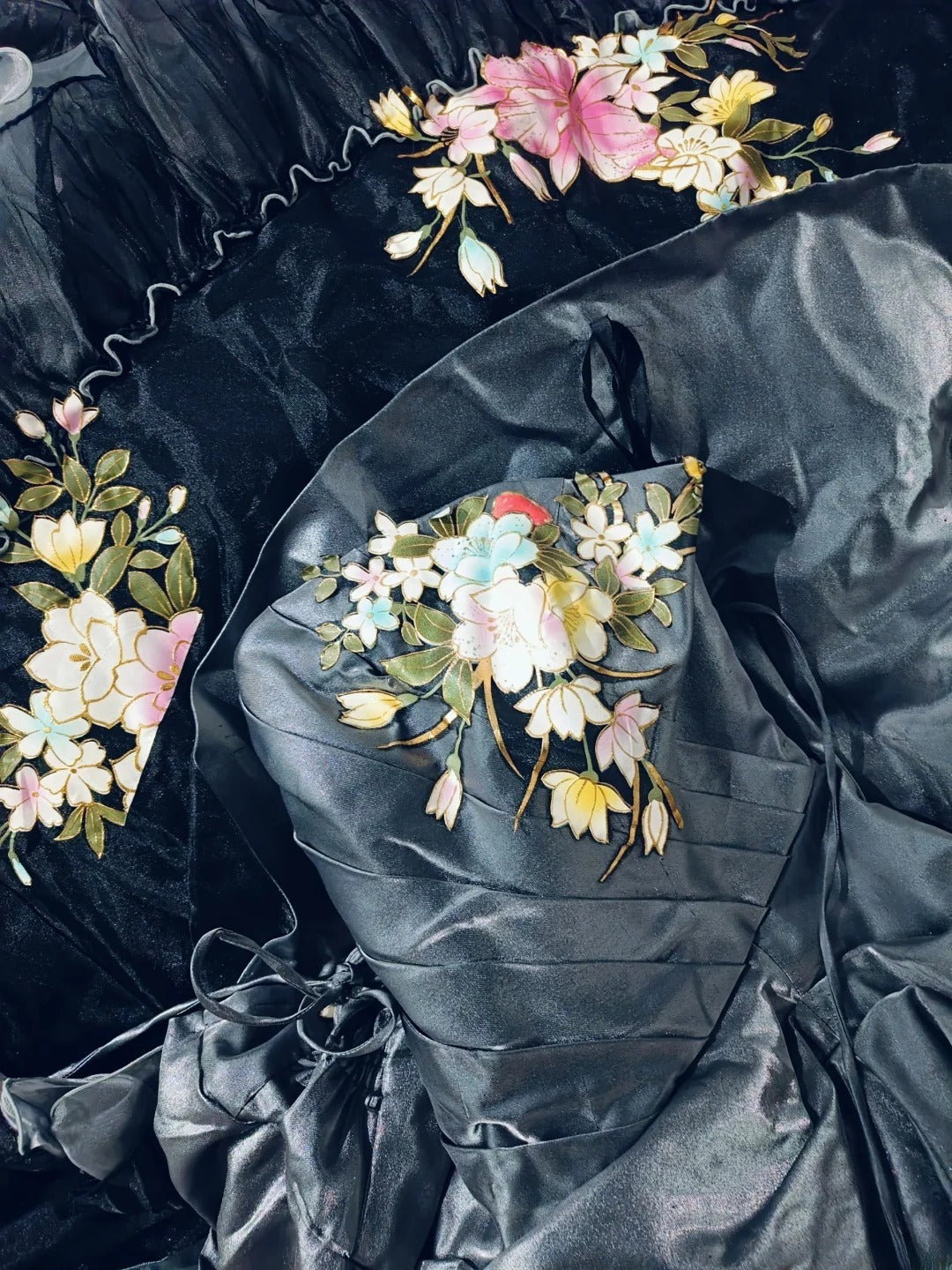 Ball Gown Strapless Black Satin Long Quinceanera Dresses With Tiered For Sweet 15 15 Anos Celebration Birthday Formal Gown RB8869