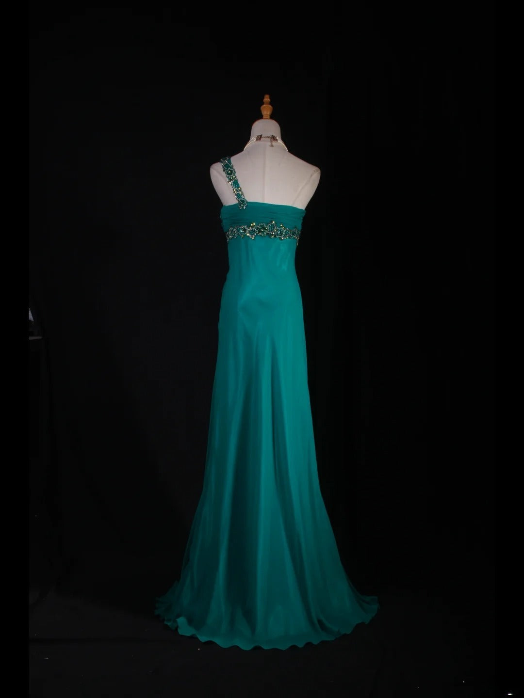 Robe de bal vintage années 1950, coupe trapèze, une épaule dénudée, en mousseline bleue, longue et élégante (AS227)