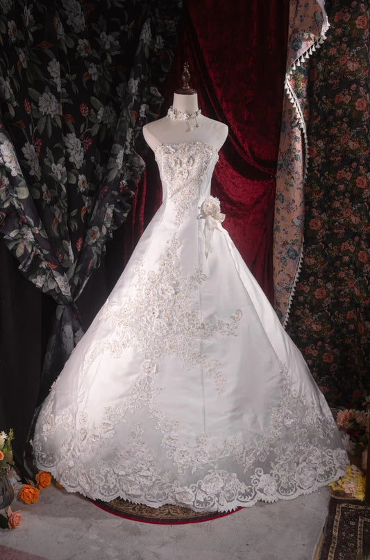 Vintage Ballkleid trägerlos weißer Satin 2000er mit Applikationen lang Herbst Winter Brautkleid Hochzeitskleider RB8501