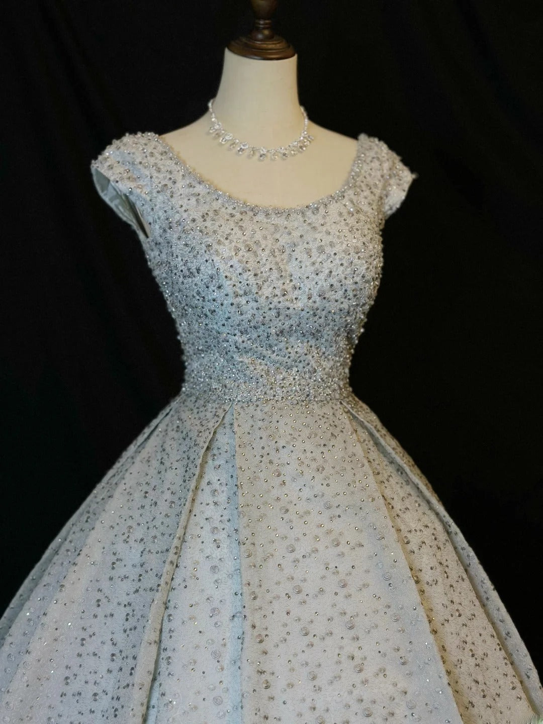 Pretty Ball Gown Boat Neck Sequined Silver Gray With Beading Long 15 Quinceanera Dresses Photo Ideas Formal Outfit RB6026