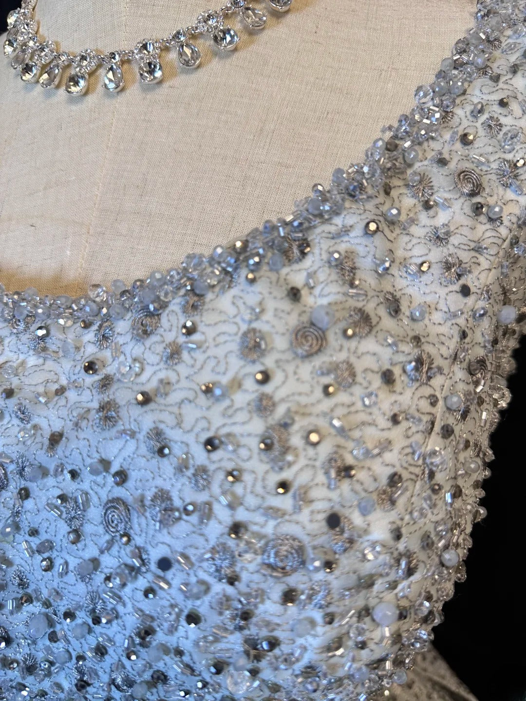 Pretty Ball Gown Boat Neck Sequined Silver Gray With Beading Long 15 Quinceanera Dresses Photo Ideas Formal Outfit RB6026
