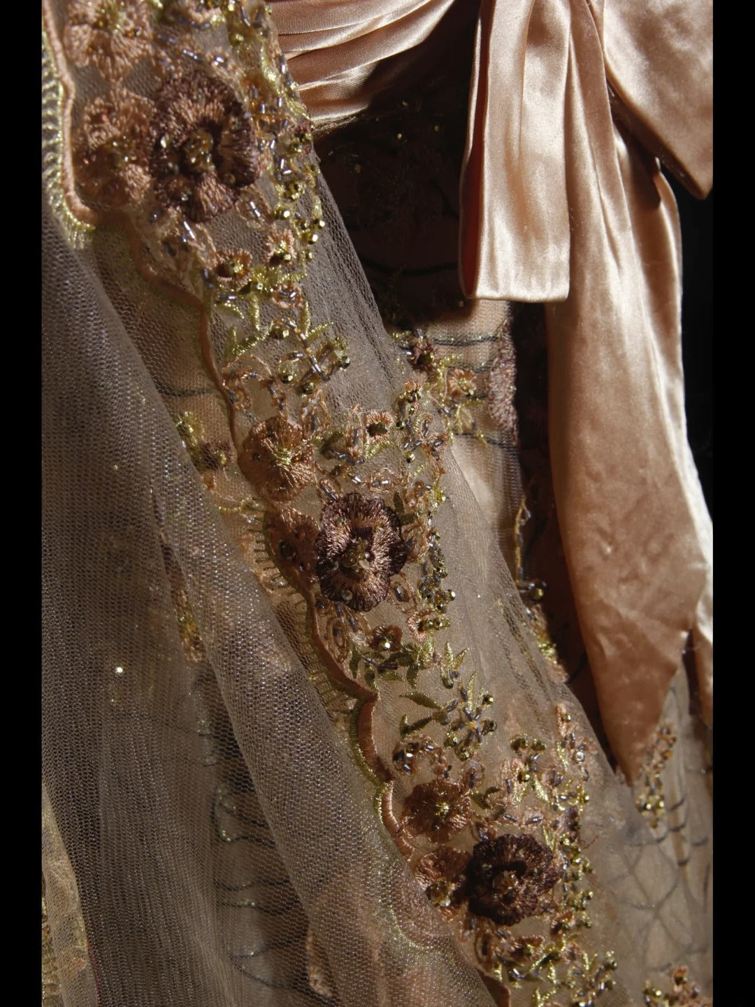 Robe de bal vintage années 50, coupe trapèze, bretelles spaghetti, dentelle champagne, longue et élégante (AS234)