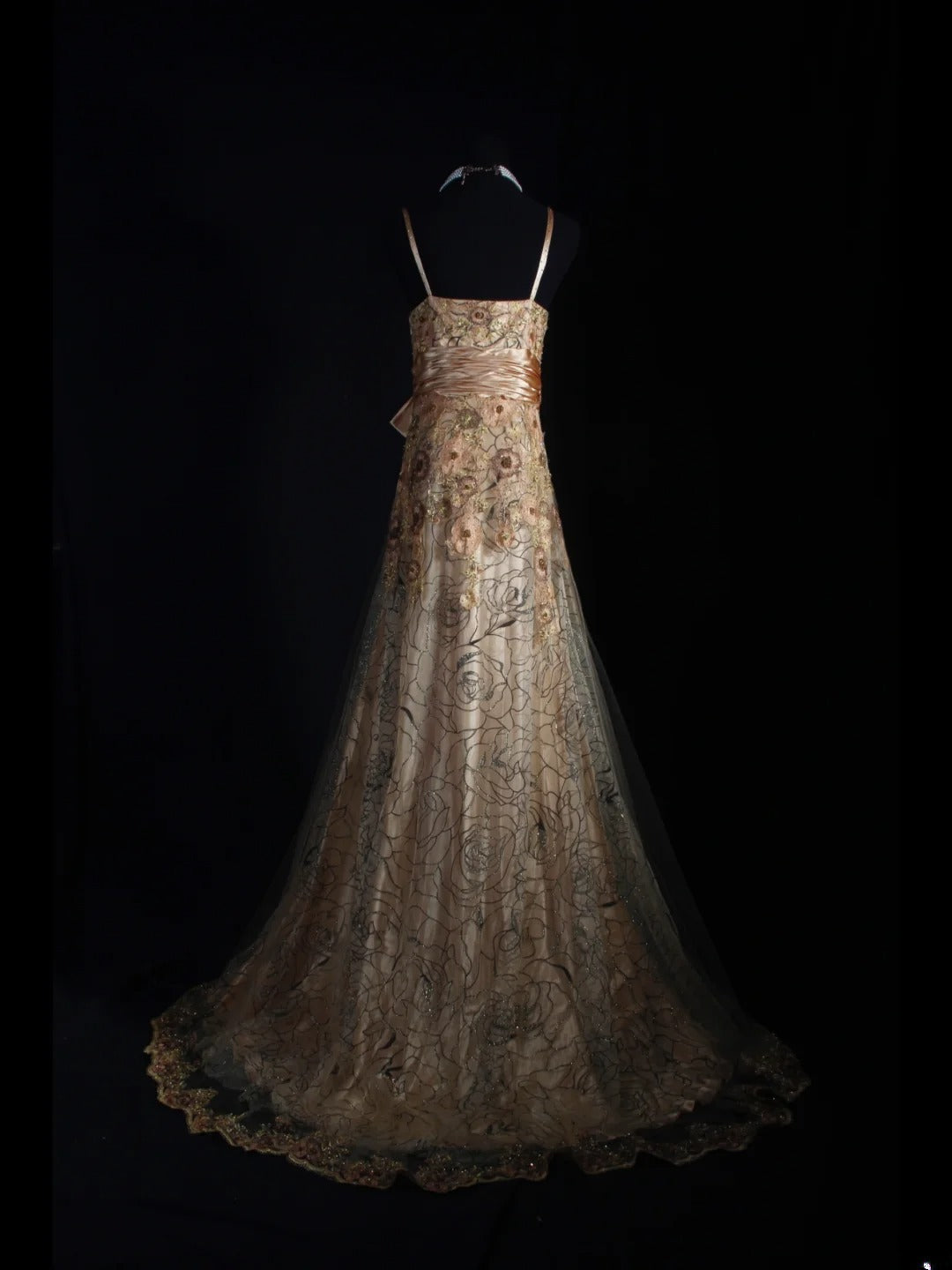 Robe de bal vintage années 50, coupe trapèze, bretelles spaghetti, dentelle champagne, longue et élégante (AS234)