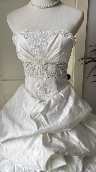 Sweet 15 Quinceanera Dress Ball Gown Strapless White Tulle With Tiered Long 15th Birthday Outfits RC0583