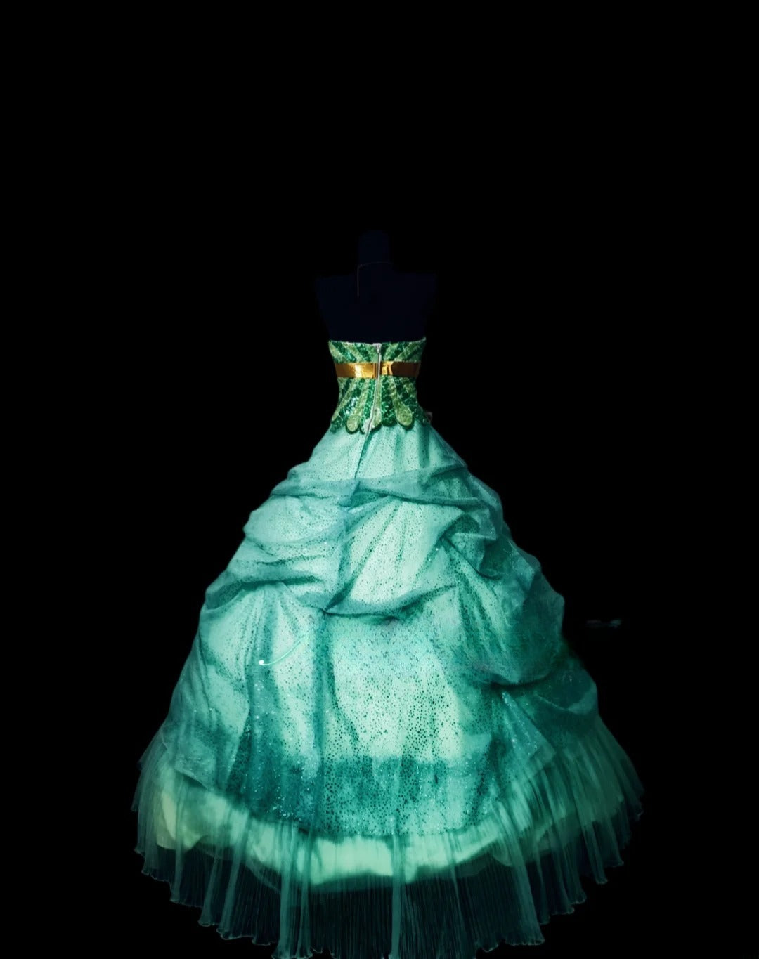 Ball Gown Strapless Green Sequin Long Quinceanera Dresses With Ruffled For Sweet 15 15 Anos Celebration Birthday Formal Gown RB8876