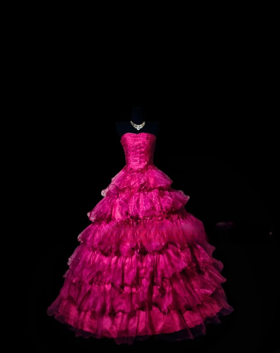 Modest Ball Gown Strapless Hot Pink Tulle Long Quinceanera Dresses With Tiered For Sweet 15 15 Anos Celebration Birthday Formal Gown RB8882