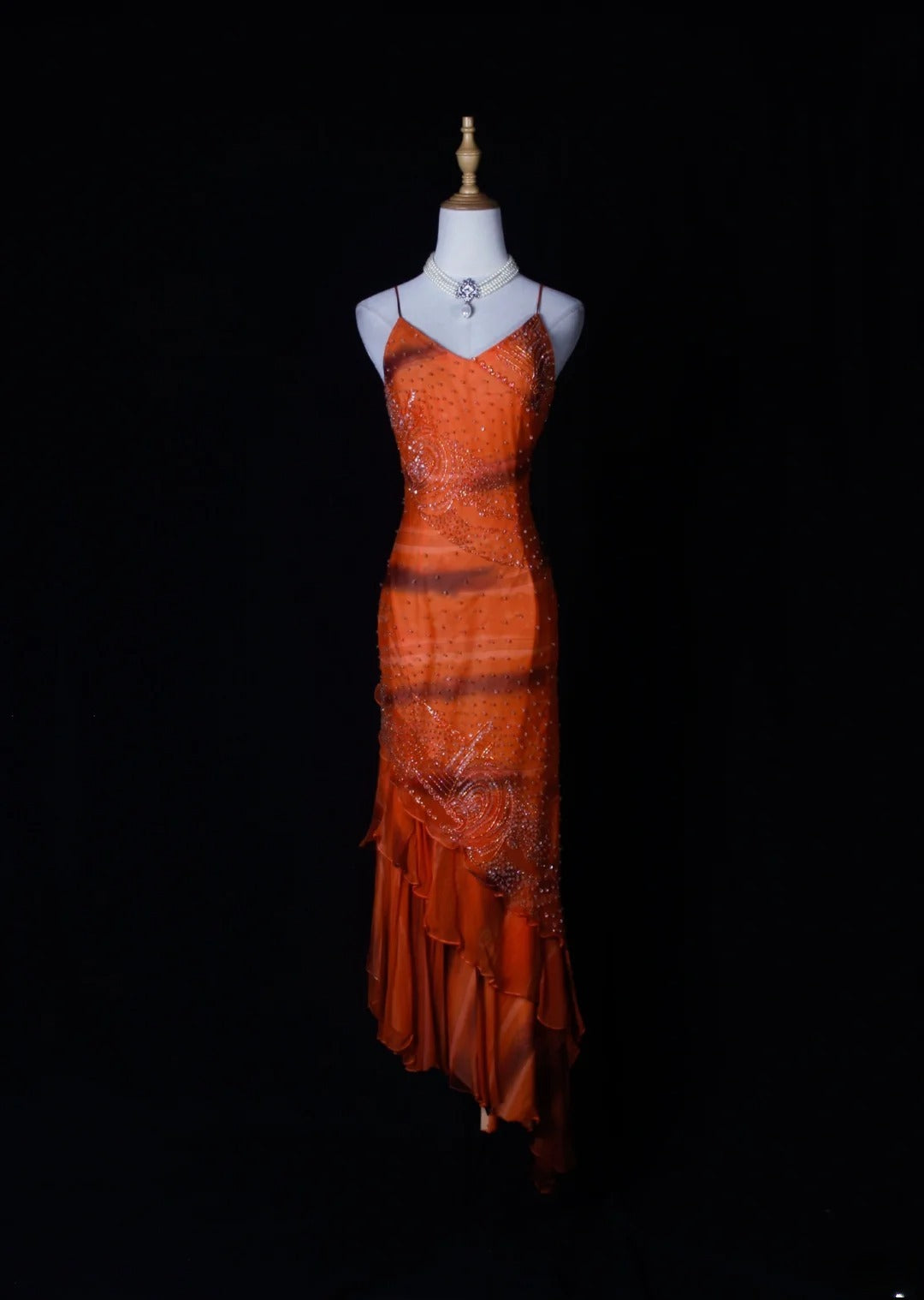 Strahlendes Meerjungfrauen-Abendkleid mit Spaghettiträgern, orangefarbenem, perlenbesetztem Oberteil und Chiffon – ein beeindruckendes Outfit für den 18. Geburtstag (Modell AS264).
