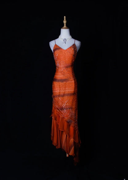 Strahlendes Meerjungfrauen-Abendkleid mit Spaghettiträgern, orangefarbenem, perlenbesetztem Oberteil und Chiffon – ein beeindruckendes Outfit für den 18. Geburtstag (Modell AS264).