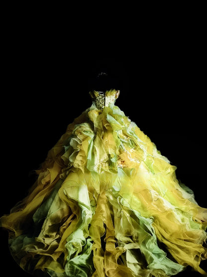 Modest Ball Gown Strapless Yellow Long Quinceanera Dresses With Tiered For Sweet 15 15 Anos Celebration Birthday Formal Gown RB8890