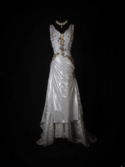 Robe de bal sirène vintage en organza, col en V, dentelle gris argenté et perles, corsage perlé. Idéale pour un 18e anniversaire. Référence AS266.