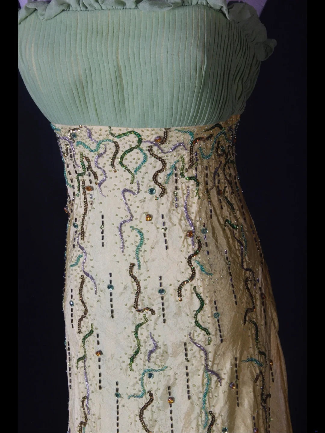 Vintage A-Linien-Abendkleid mit Spaghettiträgern, Chiffon, perlenbesetztem Stufenoberteil und langem Rock – ein beeindruckendes Outfit zum 18. Geburtstag (Modell AS270).