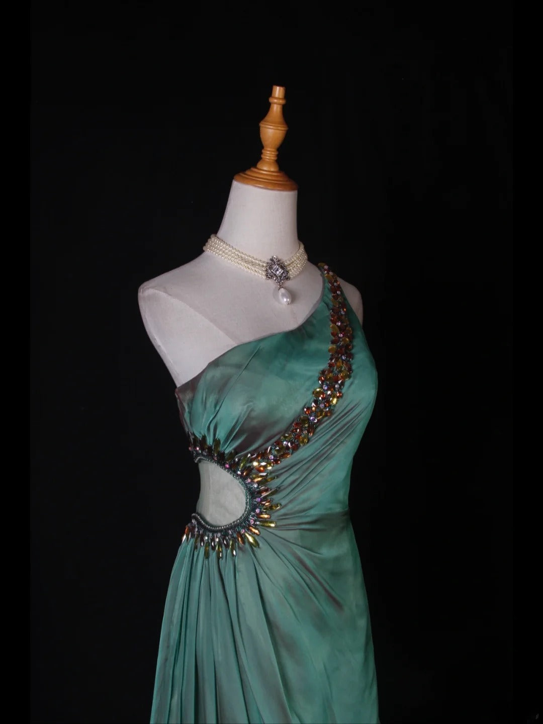 Vintage Meerjungfrauen-Abendkleid aus Chiffon mit One-Shoulder-Schnitt, perlenbesetztem Stufenoberteil und elegantem Design – perfekt für den 18. Geburtstag. (Modell: AS272)