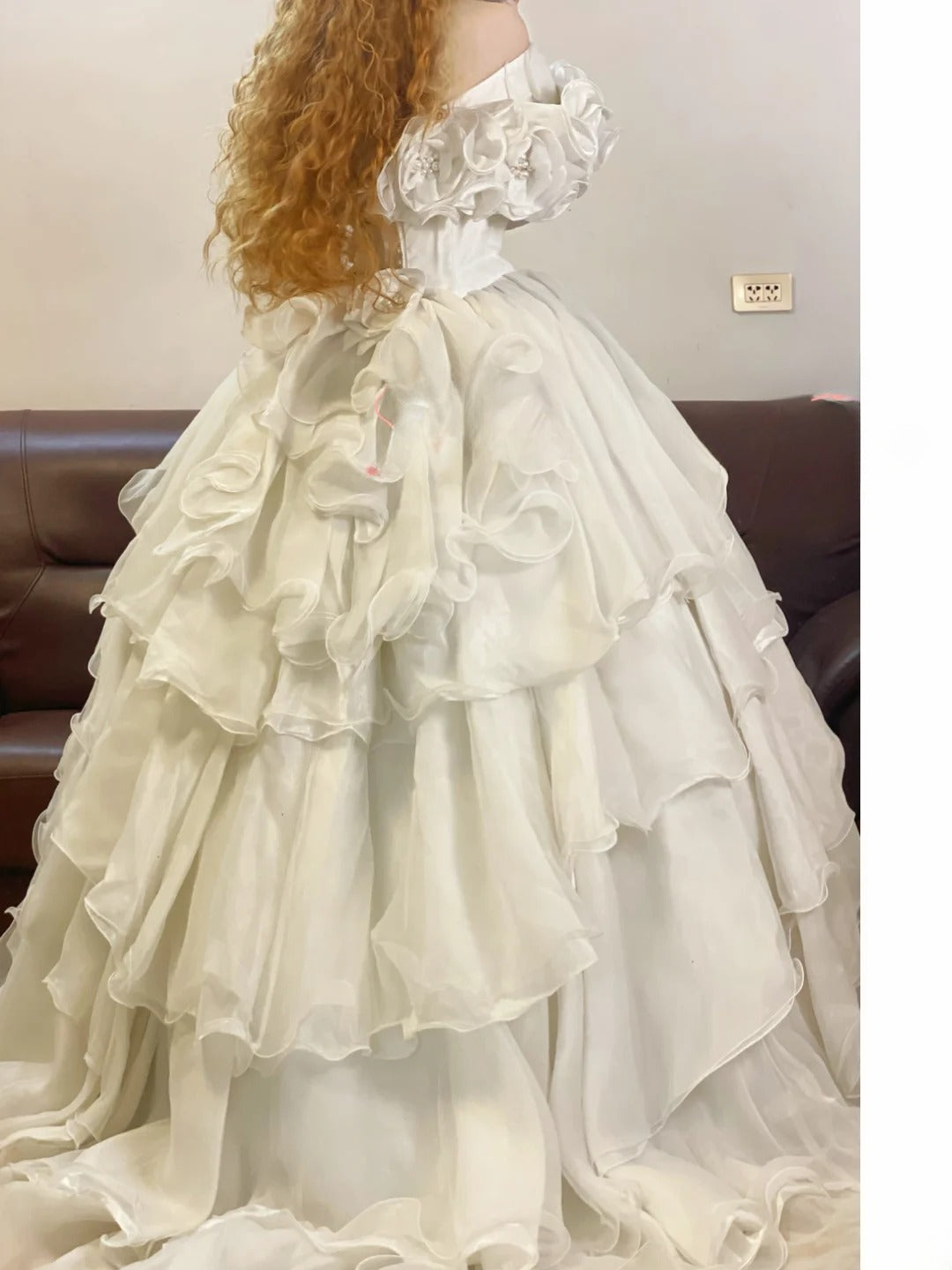 Elegant Floor Length Wedding Dress Classic White Ball Gown With Long Sleeves Bridal Gown for Big Day RB9260