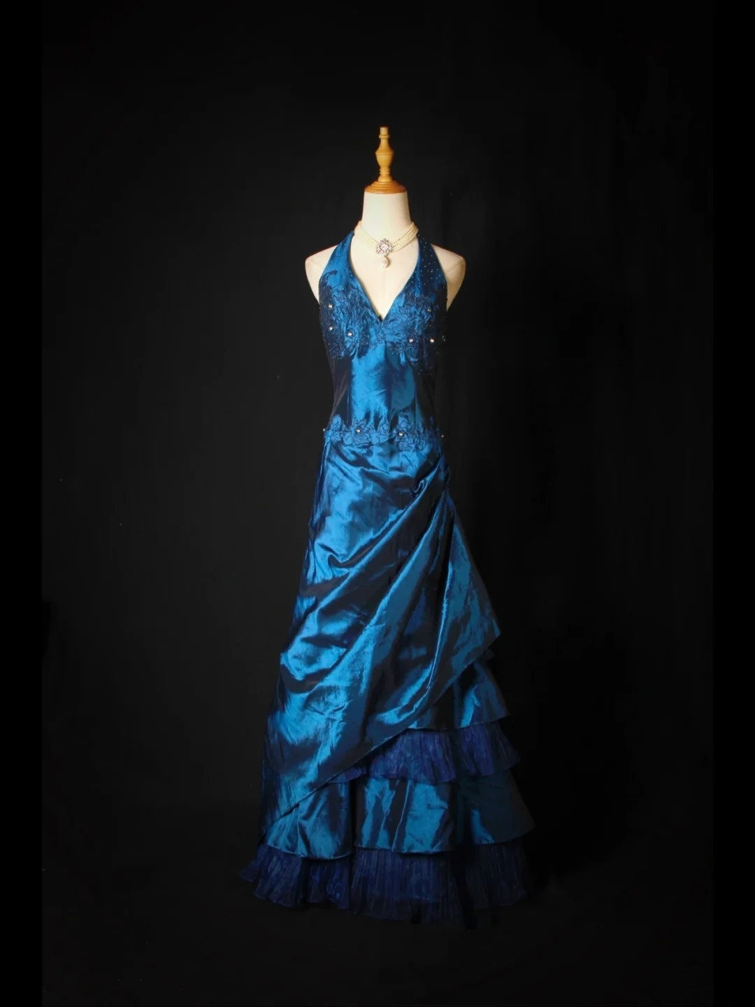 Robe de bal vintage dos nu en taffetas bleu marine avec corsage à volants orné de perles, robe longue idéale pour un 18e anniversaire, référence AS274
