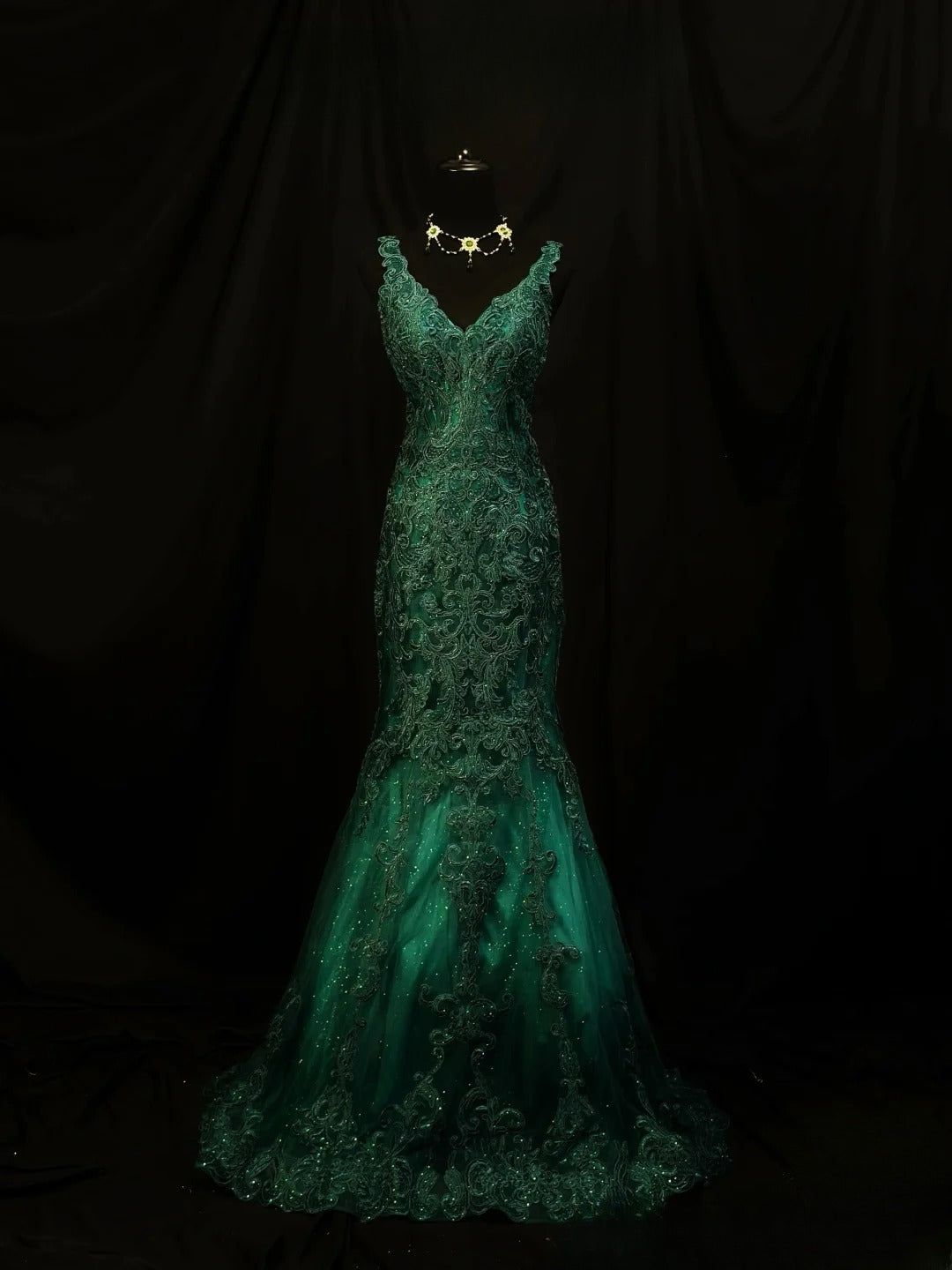 Modest Prom Dresses Mermaid V Neckline Dark Emerald Green With Lace Appliqued Long Night Evening Formal Outfits RB6120