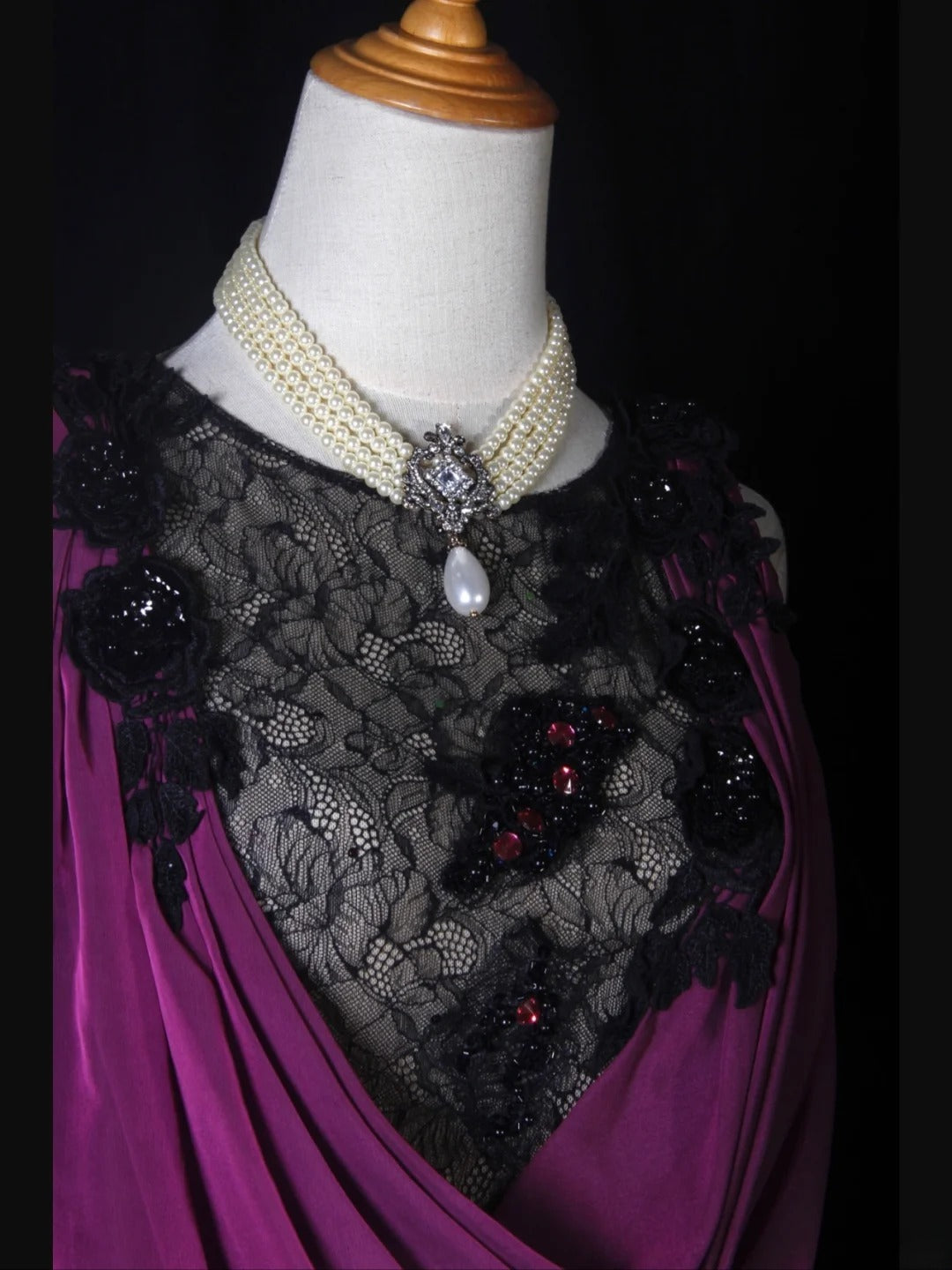 Vintage Meerjungfrauen-Kleid mit schwarzem Oberteil, Spitze, Trauben-Chiffon-Applikationen und Perlenbesatz am Oberteil – langes Ballkleid für den 18. Geburtstag (Modell AS276)