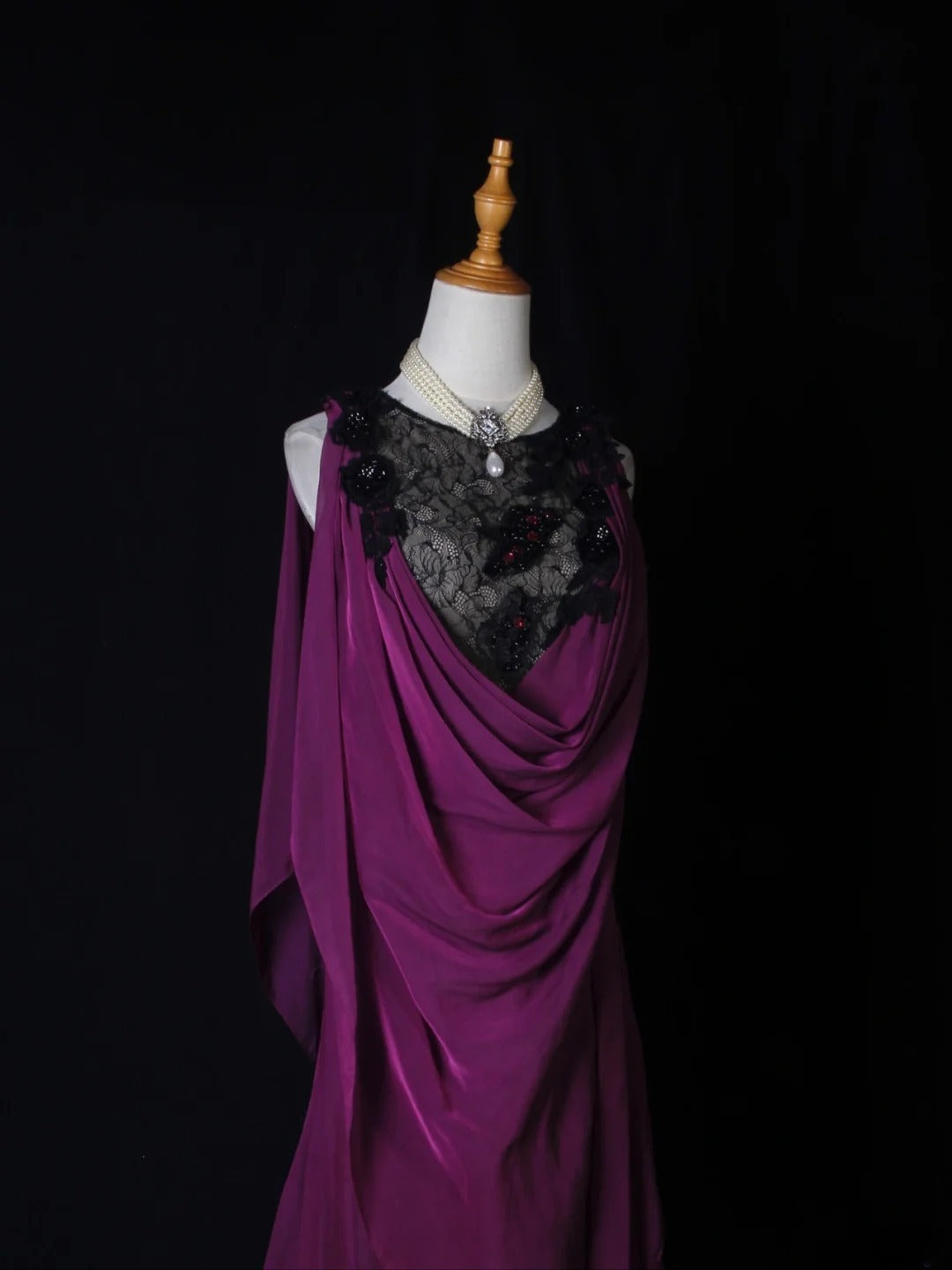 Vintage Meerjungfrauen-Kleid mit schwarzem Oberteil, Spitze, Trauben-Chiffon-Applikationen und Perlenbesatz am Oberteil – langes Ballkleid für den 18. Geburtstag (Modell AS276)