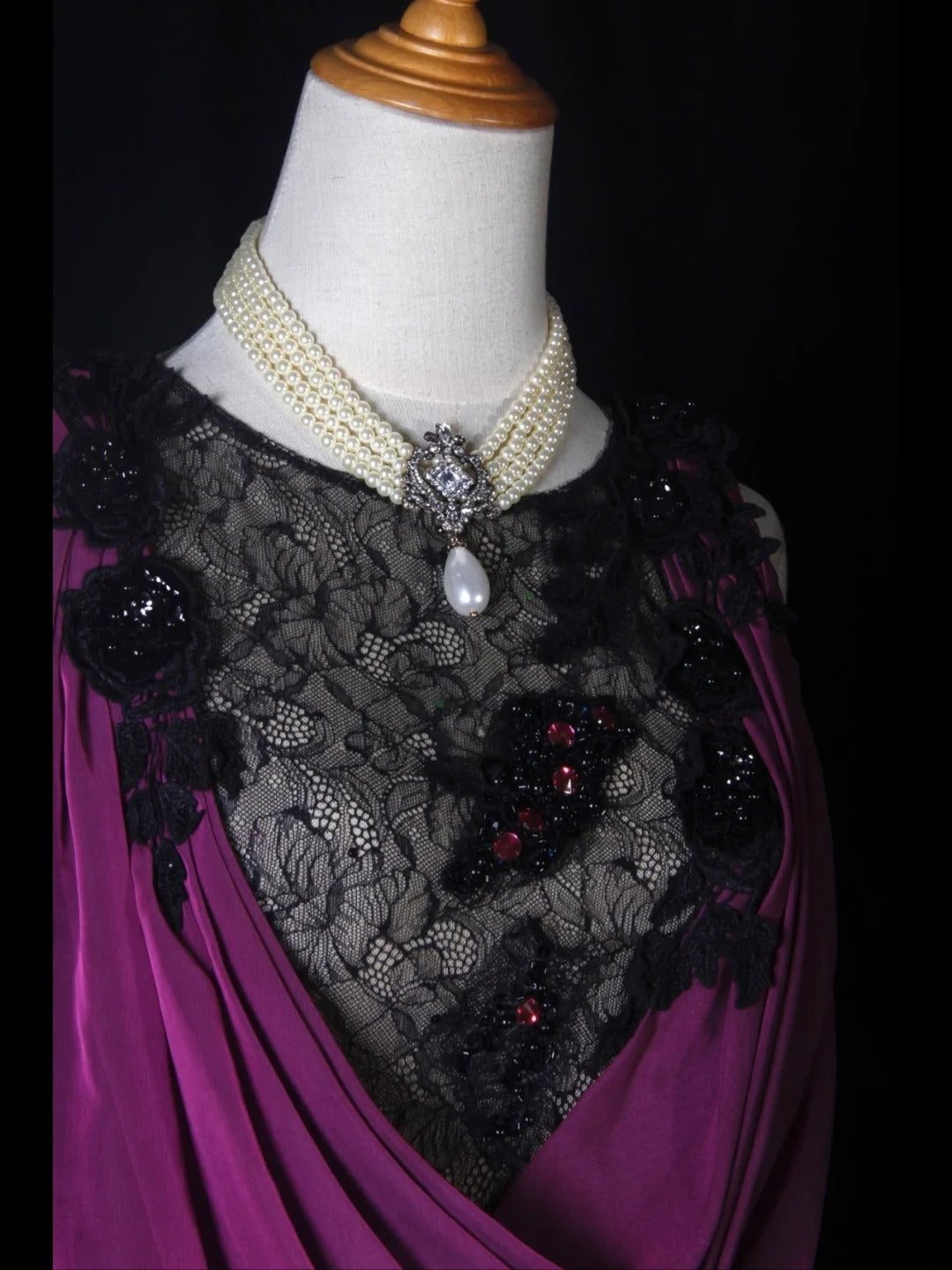 Vintage Meerjungfrauen-Kleid mit schwarzem Oberteil, Spitze, Trauben-Chiffon-Applikationen und Perlenbesatz am Oberteil – langes Ballkleid für den 18. Geburtstag (Modell AS276)