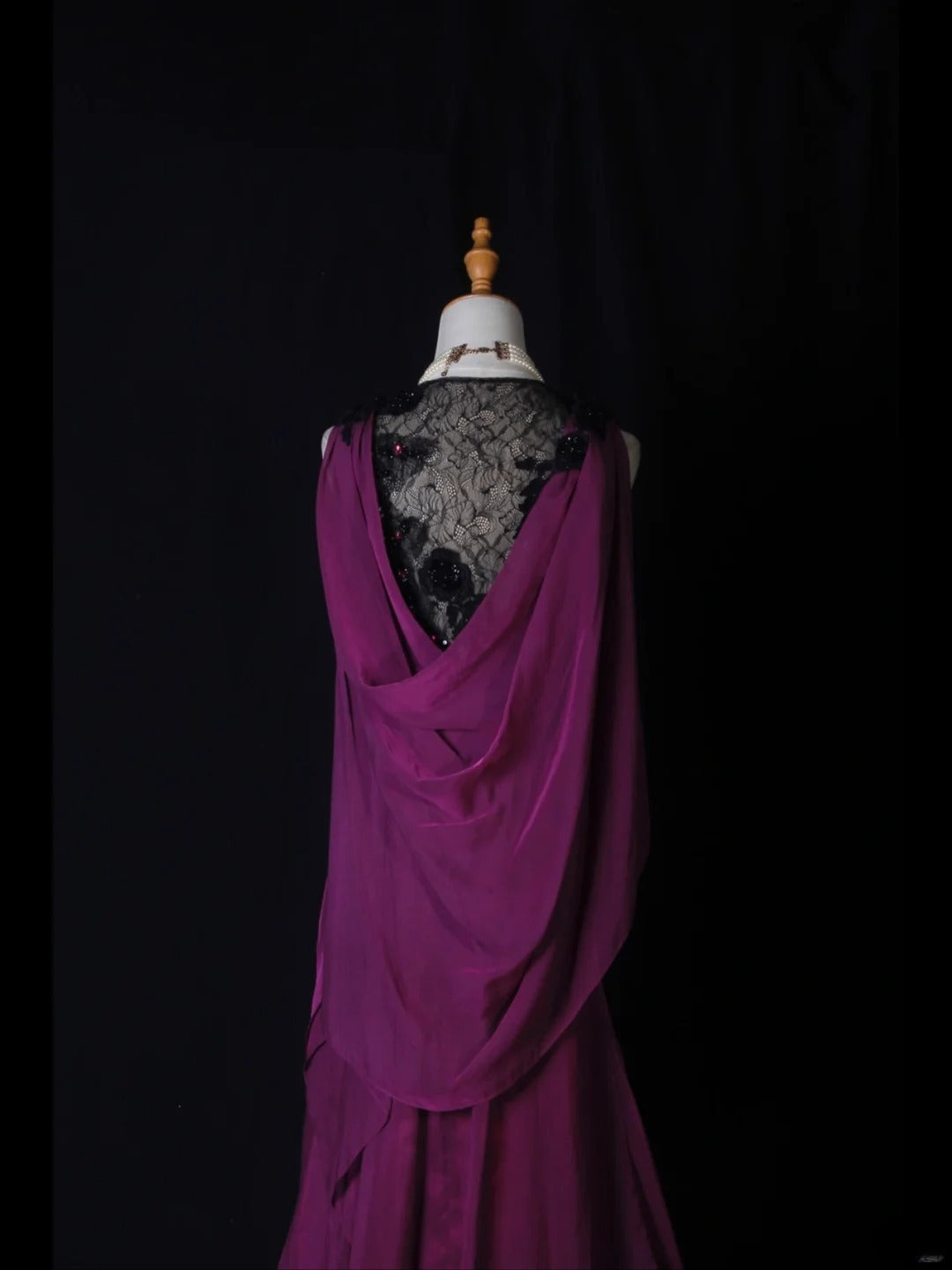 Vintage Meerjungfrauen-Kleid mit schwarzem Oberteil, Spitze, Trauben-Chiffon-Applikationen und Perlenbesatz am Oberteil – langes Ballkleid für den 18. Geburtstag (Modell AS276)