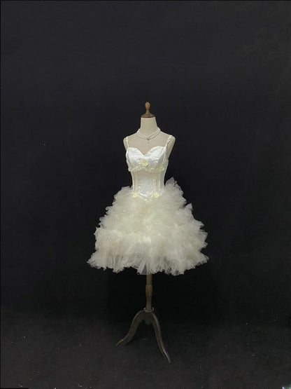 Vintage Ball Gown Spaghetti Straps Tulle Ivory With Appliqued Lace Flowers Short Brides Gown Bridal Dress Wedding Dresses Style RB7728