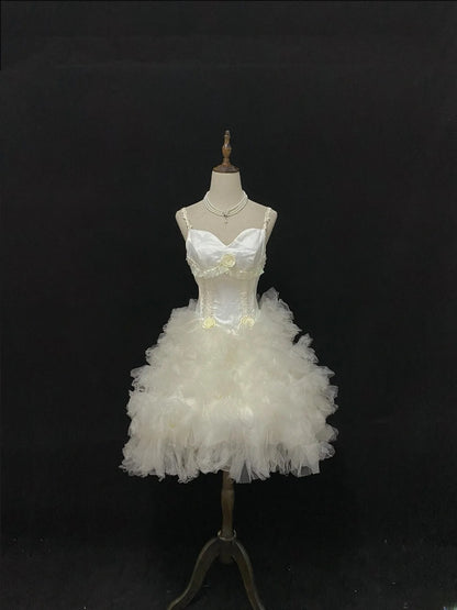 Vintage Ball Gown Spaghetti Straps Tulle Ivory With Appliqued Lace Flowers Short Brides Gown Bridal Dress Wedding Dresses Style RB7728