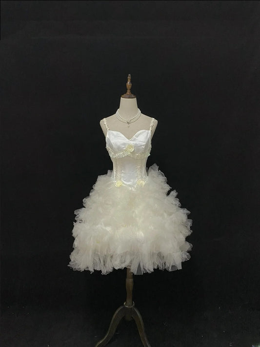 Vintage Ball Gown Spaghetti Straps Tulle Ivory With Appliqued Lace Flowers Short Brides Gown Bridal Dress Wedding Dresses Style RB7728