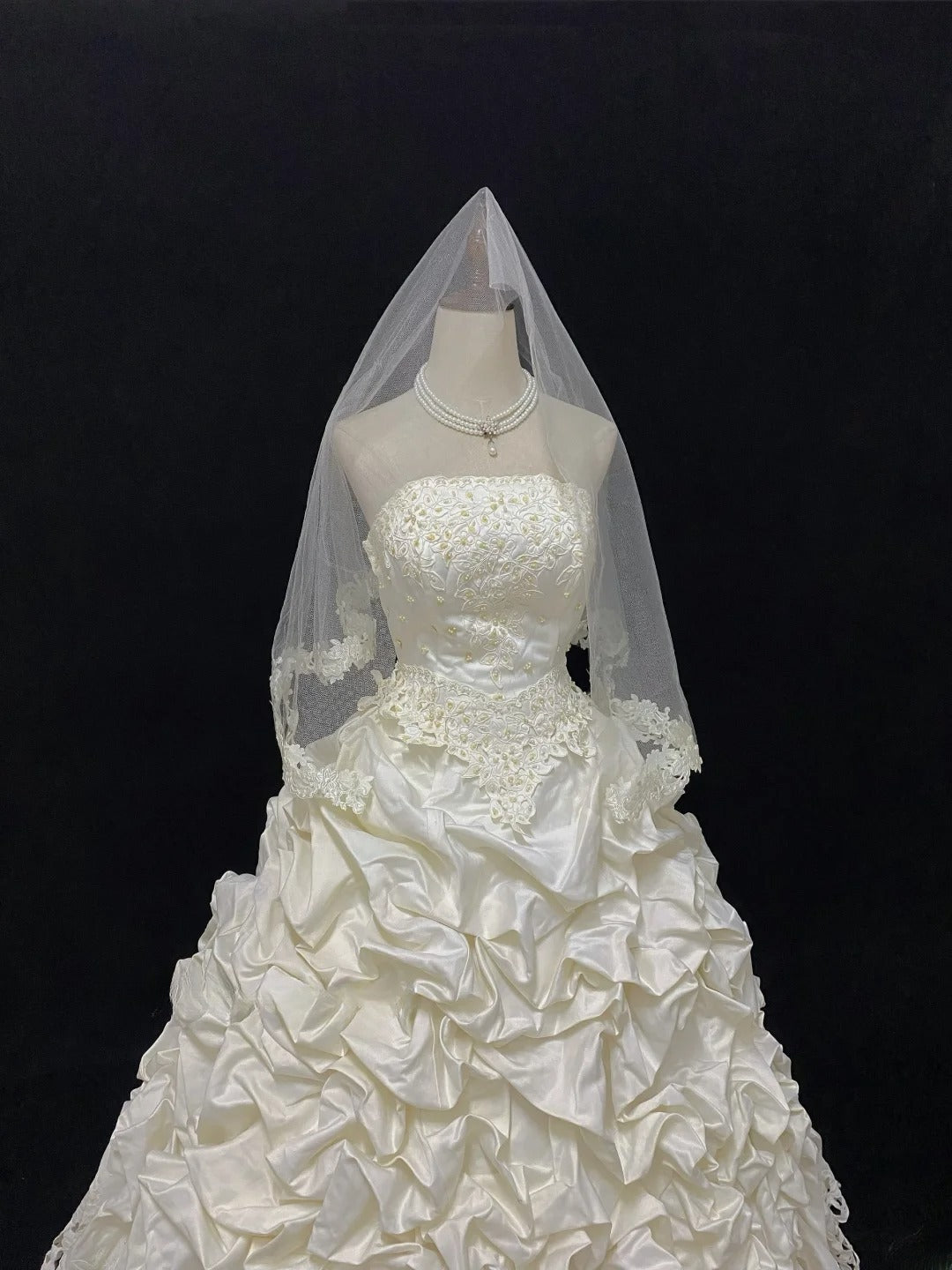 Vintage Ball Gown Strapless Taffeta Ivory With Appliqued Lace Tiered Brides Gown Bridal Dress Wedding Dresses RB7729
