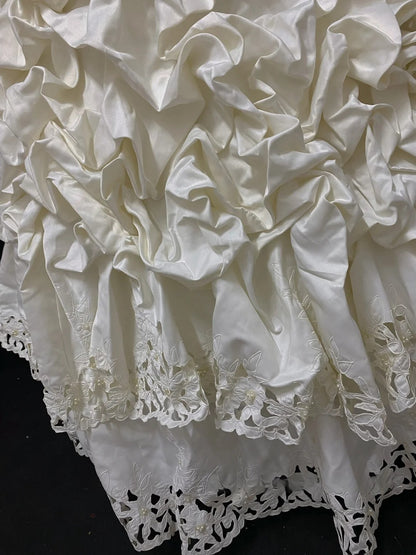 Vintage Ball Gown Strapless Taffeta Ivory With Appliqued Lace Tiered Brides Gown Bridal Dress Wedding Dresses RB7729