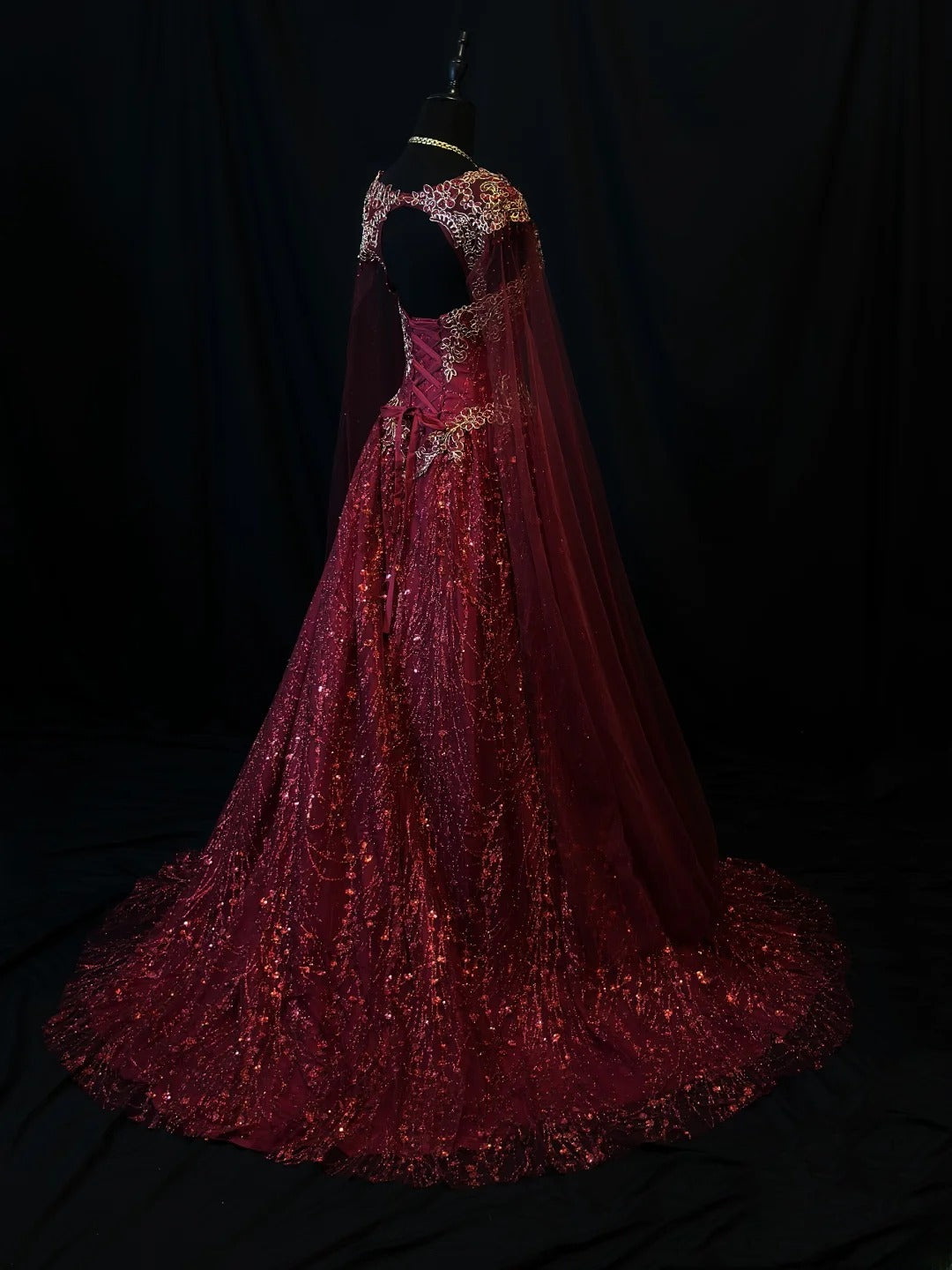 Vintage 90s Prom Dresses Ball Gown Straps Burgundy Tulle With Gold Beading Cape Party Gown Formal Outfits RB6126